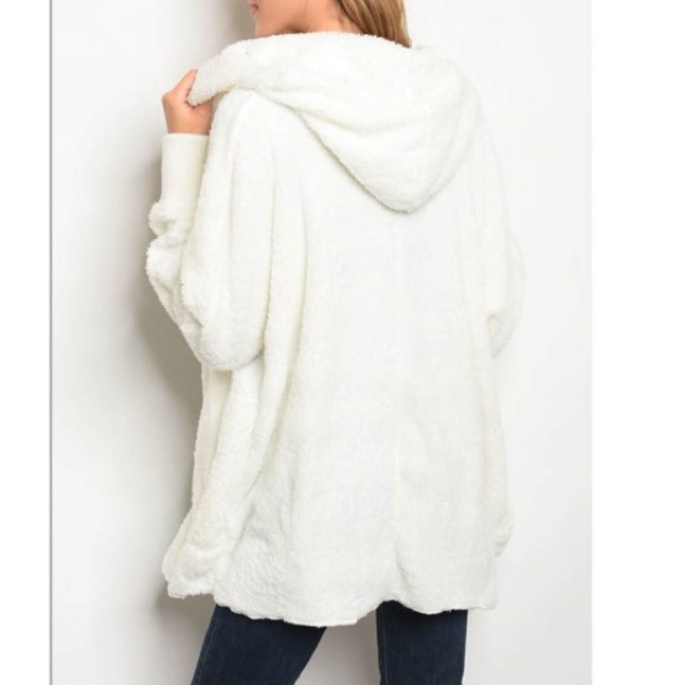 ✨LAST ONE✨Soft Sherpa winter white hooded jacket - Picture 3 of 3